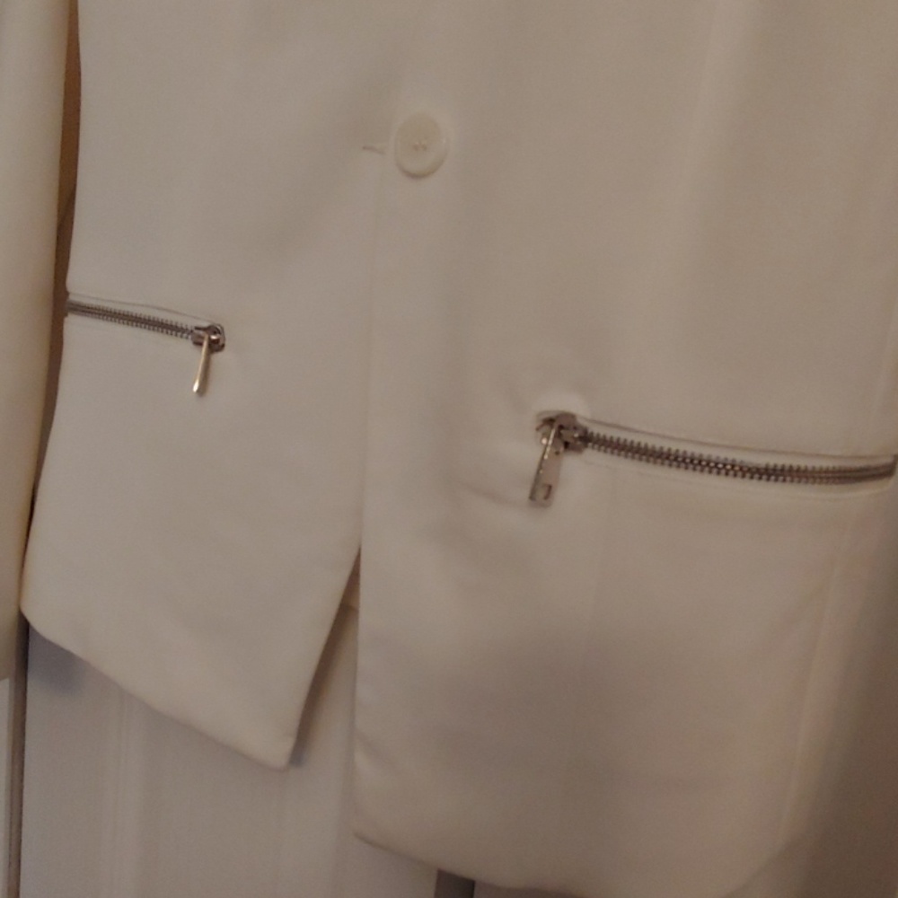Elegant Ivory Blazer - Picture 2 of 6
